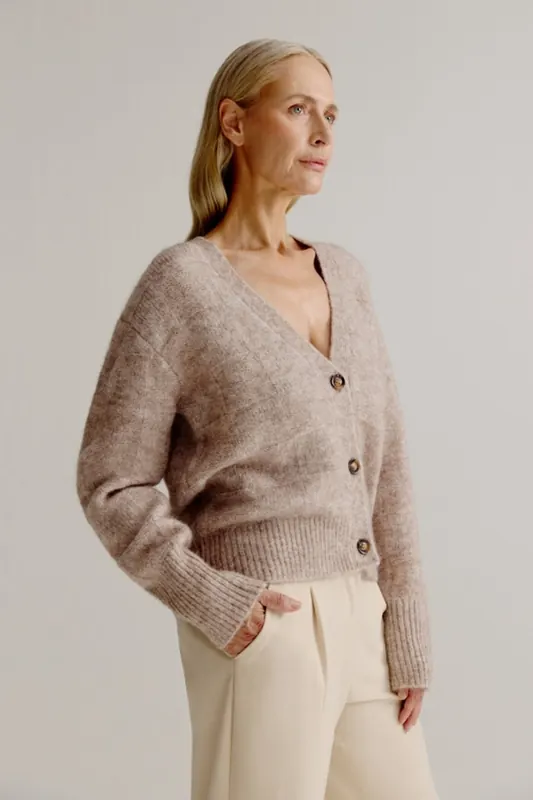 Josephine & Co Lea Cardigan Sand Maat: XL | Jassen Outlet | Dames | Beige