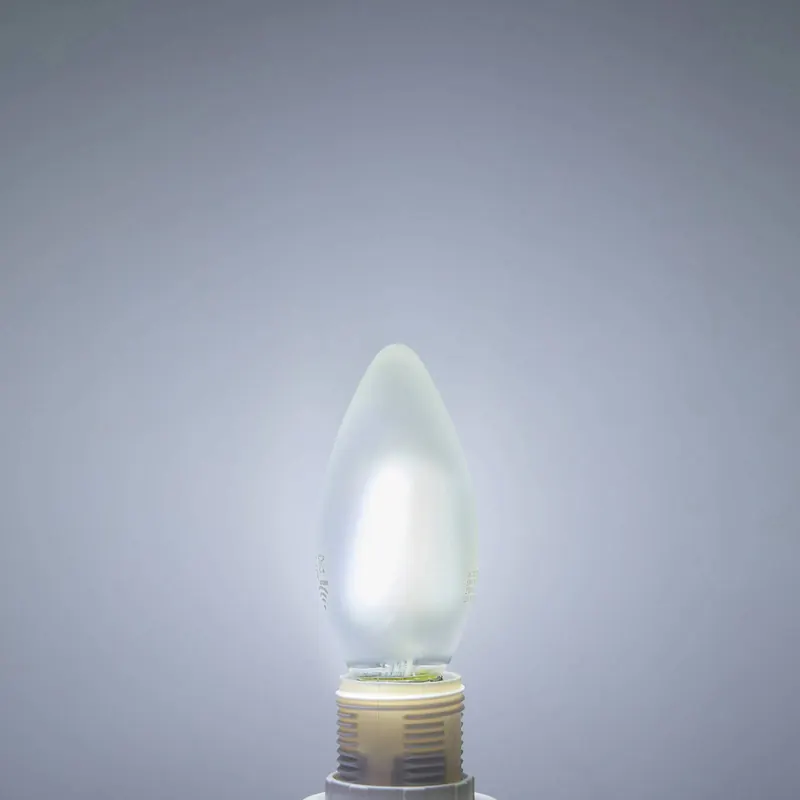 LUUMR Inteligentna żarówka świeca LED E14 4,2 W matowa CCT Tuya WLAN