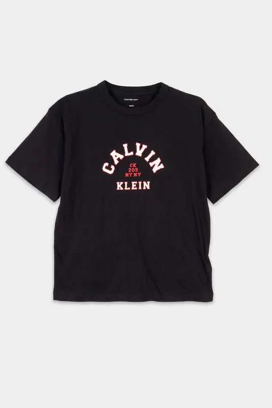 Calvin Klein Boys Varsity Graphic T-shirt Black Maat: 12 | T-Shirts Outlet | kids | Zwart