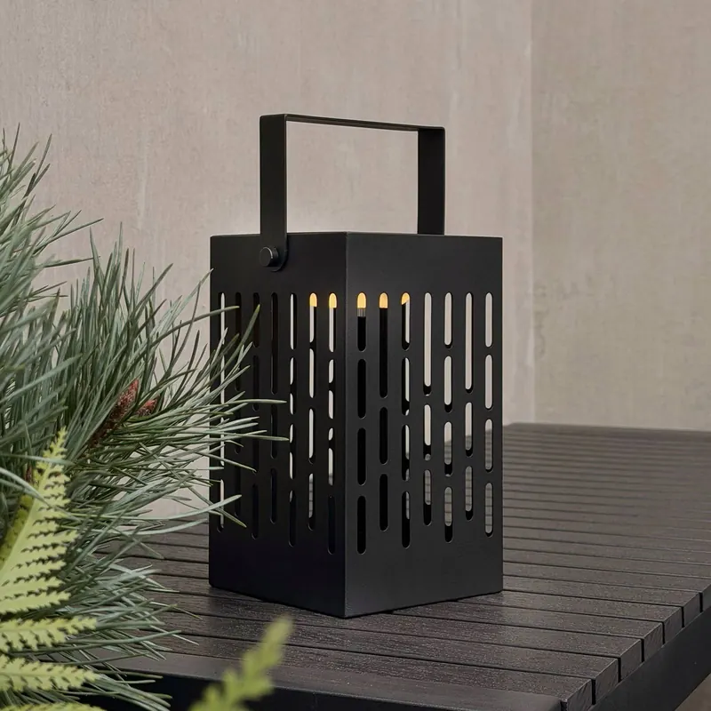 Latarnia solarna LED Dyberg Larsen Luma, czarna, 20 cm, IP44