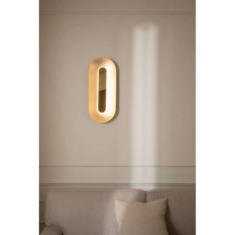 Kinkiet LED Nuura Sasi, wysokość 65 cm, kolor mosiężny, metal