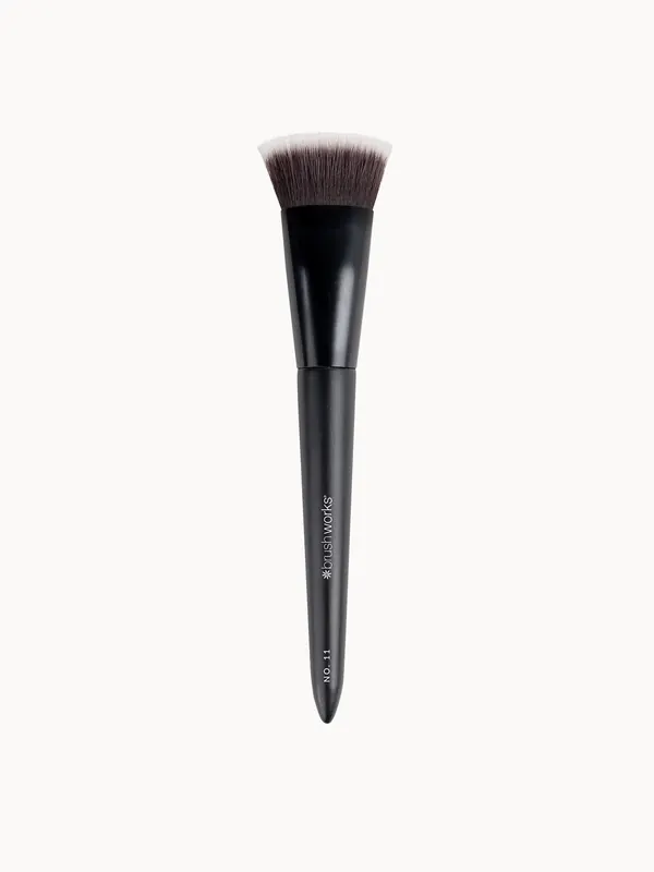 brushworks No. 11 Flat Top Contour Brush