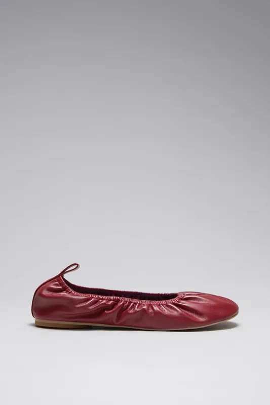 & Other Stories Luna Nappa Ballerina Red Maat: 40 | Ballerina's Outlet | Dames | Rood