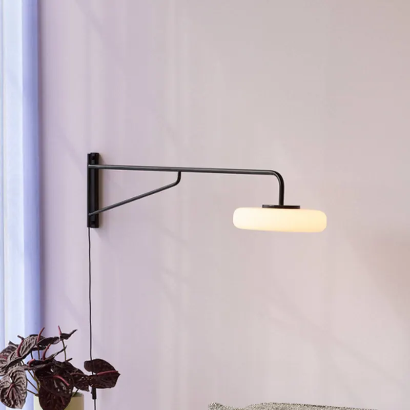 Kinkiet LED Sway, czarny, zasięg 120 cm, metal