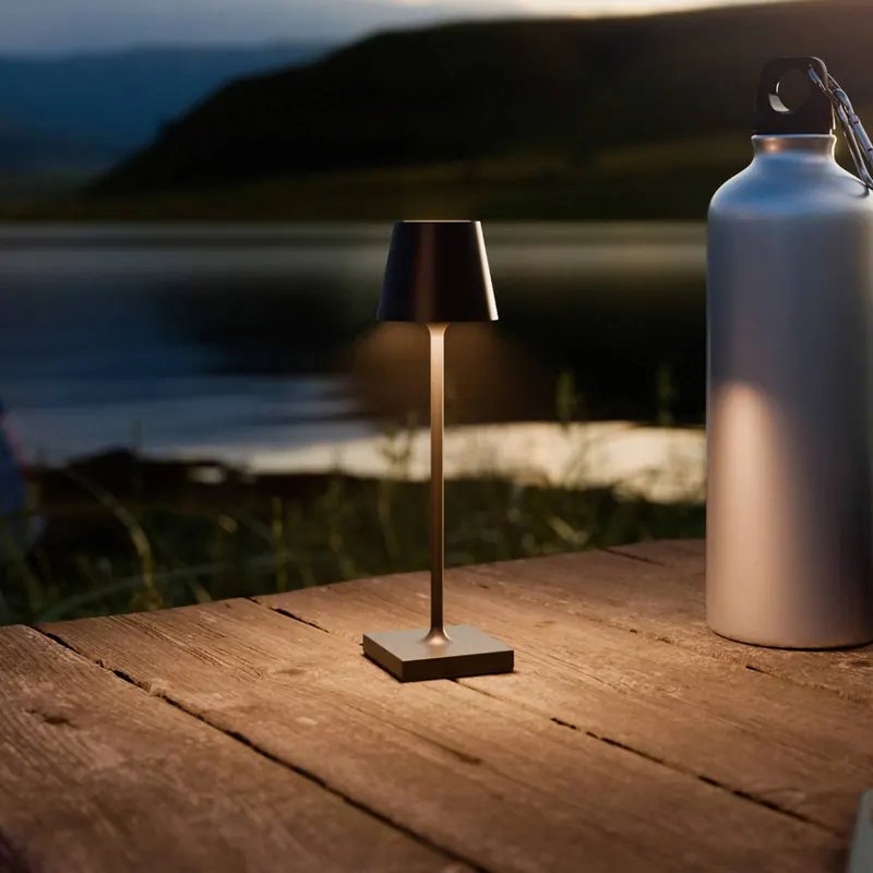 Kieszonkowa ładowalna lampa stołowa LED Nuindie, czarna, IP54, ściemniana