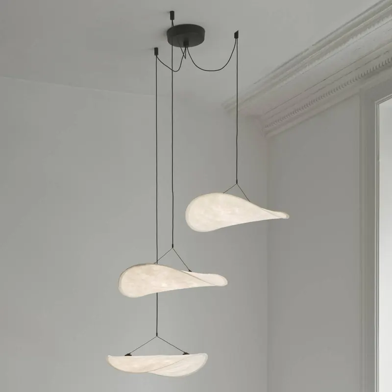 Żyrandol LED New Works Tense, biała, średnica 152 cm, 3-punktowa