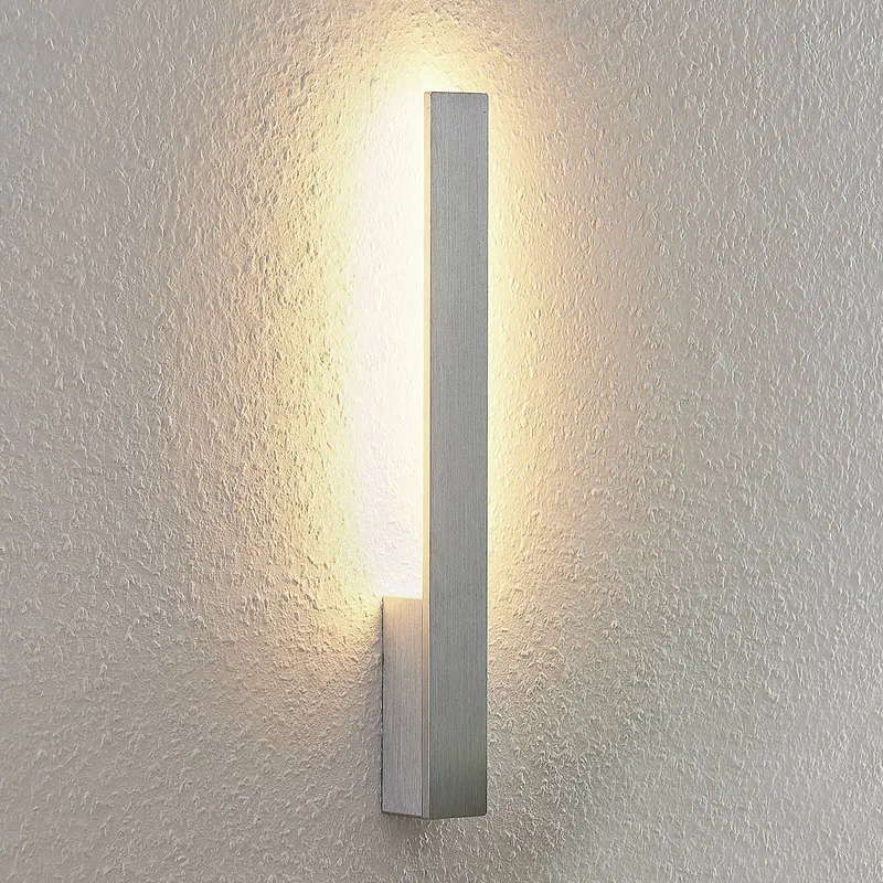 Arcchio kinkiet LED Ivano, wysokość 43 cm, szczotkowane aluminium