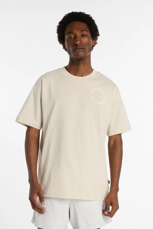 New Balance Circular Logo T-shirt Timberwf Maat: S | Basic T-Shirts Outlet | Heren | Beige