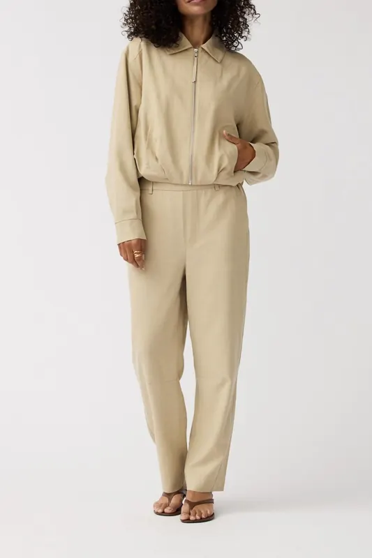 Alchemist Bomber Luki Sand Maat: 42 | Bomberjacks Outlet | Dames | Beige
