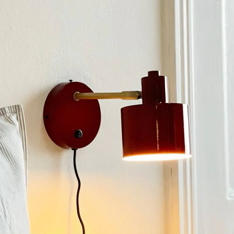 Lampa ścienna Dyberg Larsen Ocean, ciemnoczerwona, wysięg 30 cm