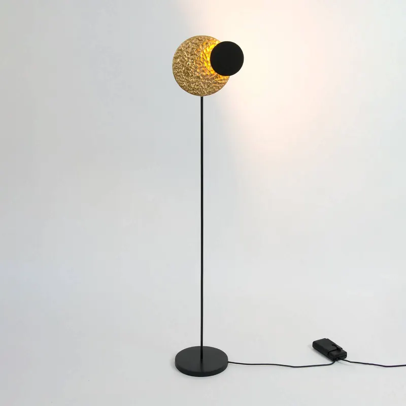 Lampa stojąca LED INFINITY TERRA, czarna/złota, wysokość 132 cm, metalowa