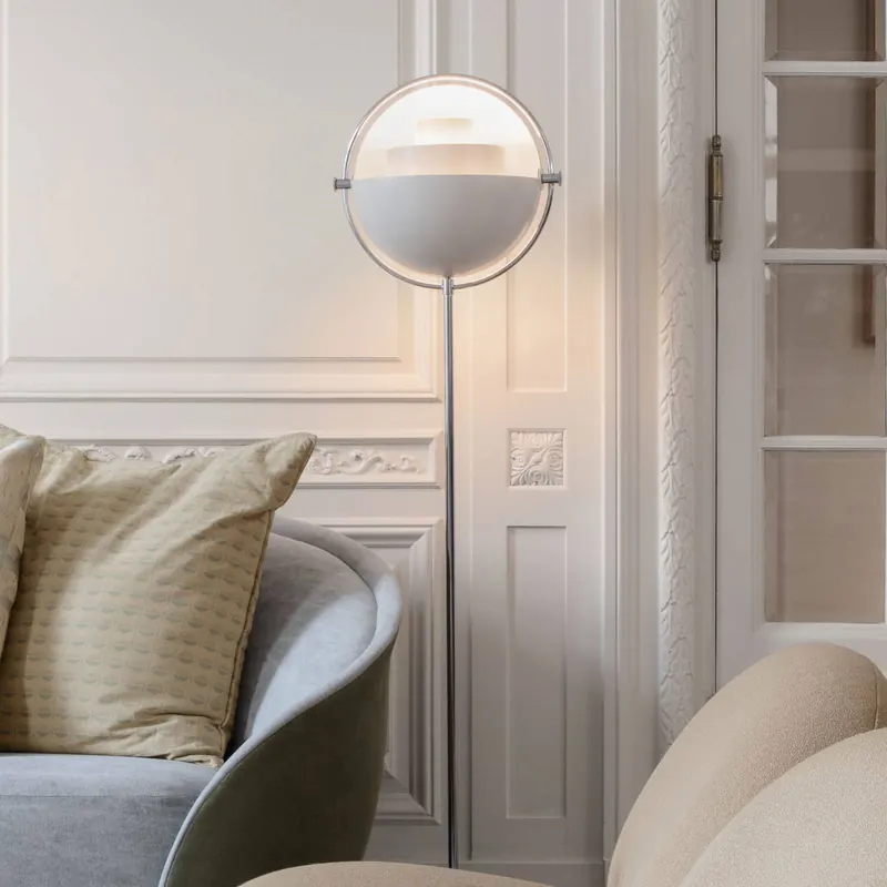 Lampa stojąca Gubi Lite, wysokość 148 cm, chrom/biały