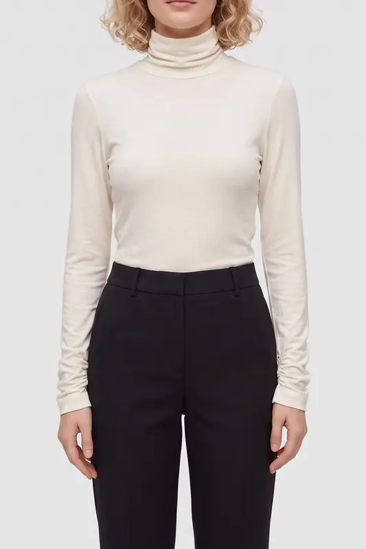 GUESS Astrid Turtle Neck L Macadamia Maat: S | Sweaters Outlet | Dames | Ecru