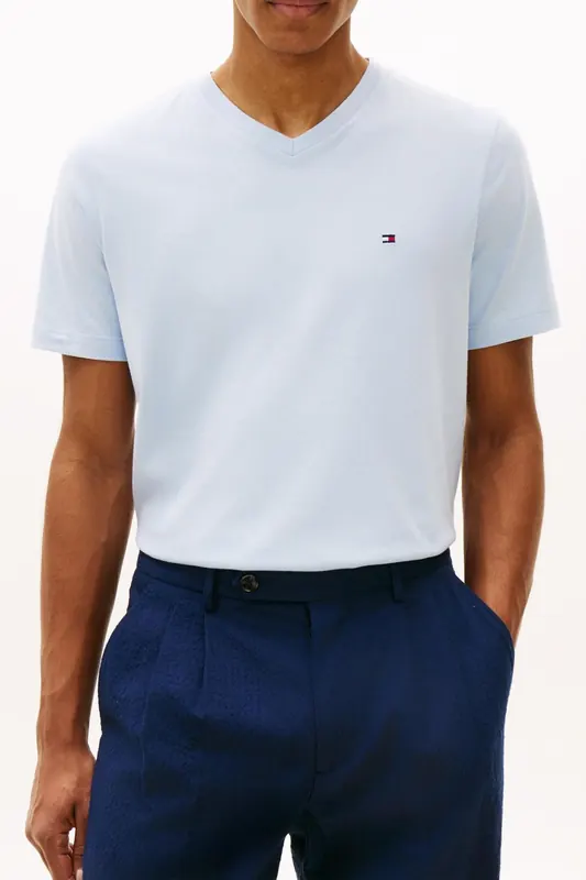 Tommy Hilfiger Essential V-neck Tee Breezy Blue Maat: M | Basic T-Shirts Outlet | Heren | Blauw