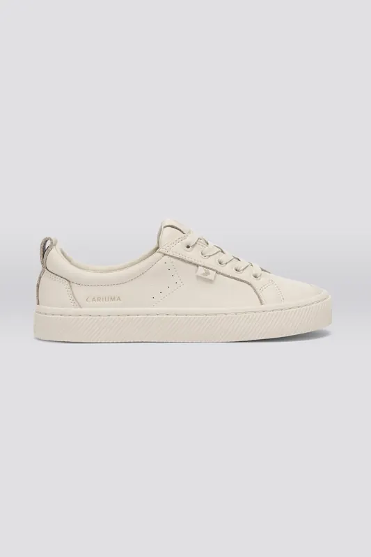 Cariuma Oca Pebbled Leather Angora Maat: 38.5 | Sneakers Outlet | Unisex | Wit