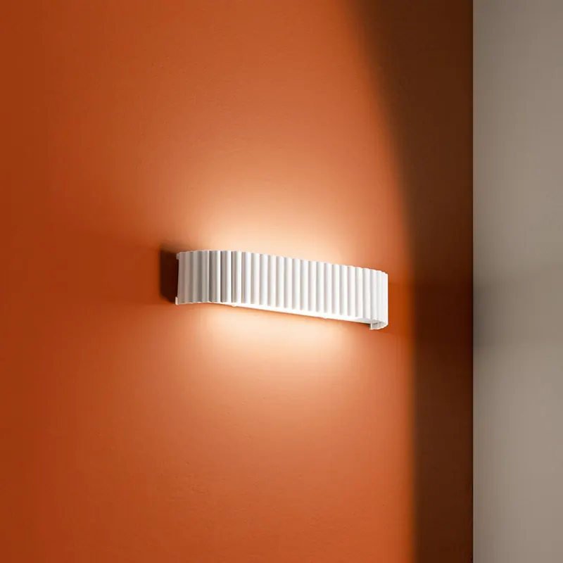 Kinkiet LED Niike, biały, szerokość 40 cm, metal, CCT