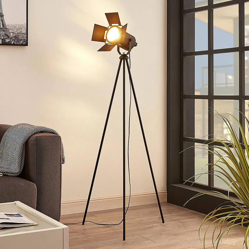 Trójnożna lampa stojąca Devon w kolorze czarnym