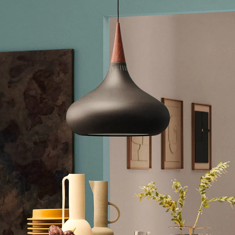 FRITZ HANSEN Orient P1 Lampa wisząca czarna/różowa Ø 22,5