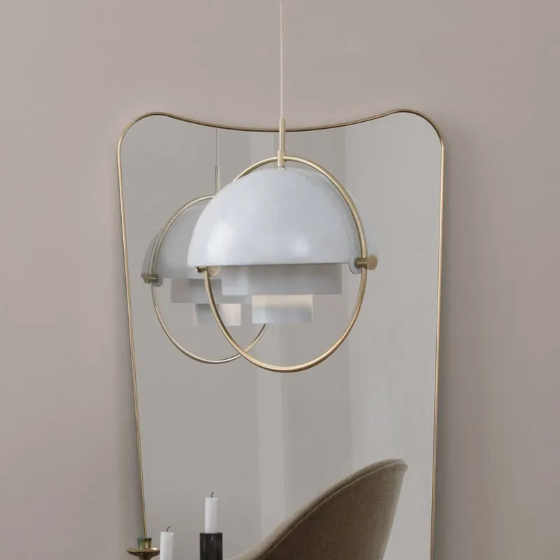 Gubi żyrandol Multi-Lite, Ø 27 cm, mosiądz/biały