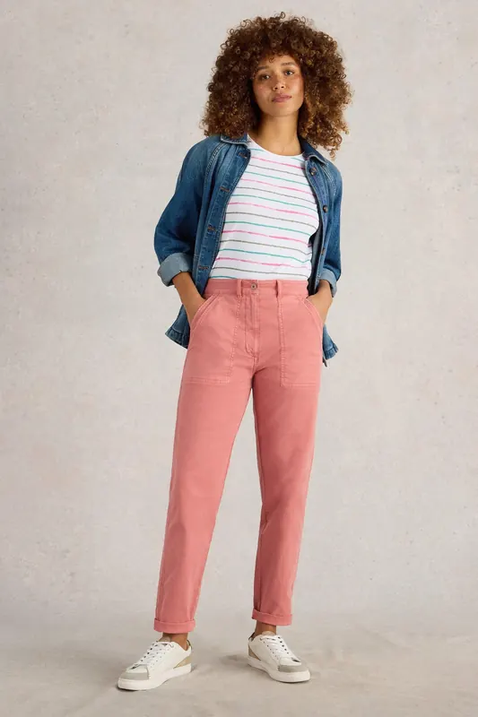 White Stuff Twister Chino Trouser Mid Red Maat: 22 REGULAR | Chino's Outlet | Dames | Roze
