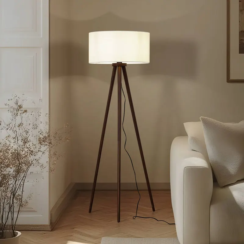 Lindby lampa stojąca Charlia, biała, drewno orzechowe, wysokość 150 cm