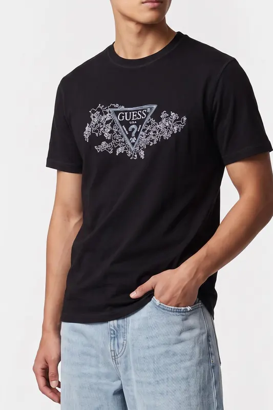GUESS Cn Ss Embroidery Tri Jet Black A996 Maat: S | Basic T-Shirts Outlet | Heren | Zwart