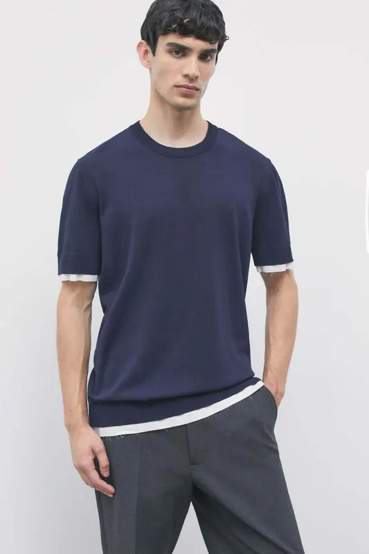 Dzianinowy T-shirt z kontrastowymi wykończeniami
