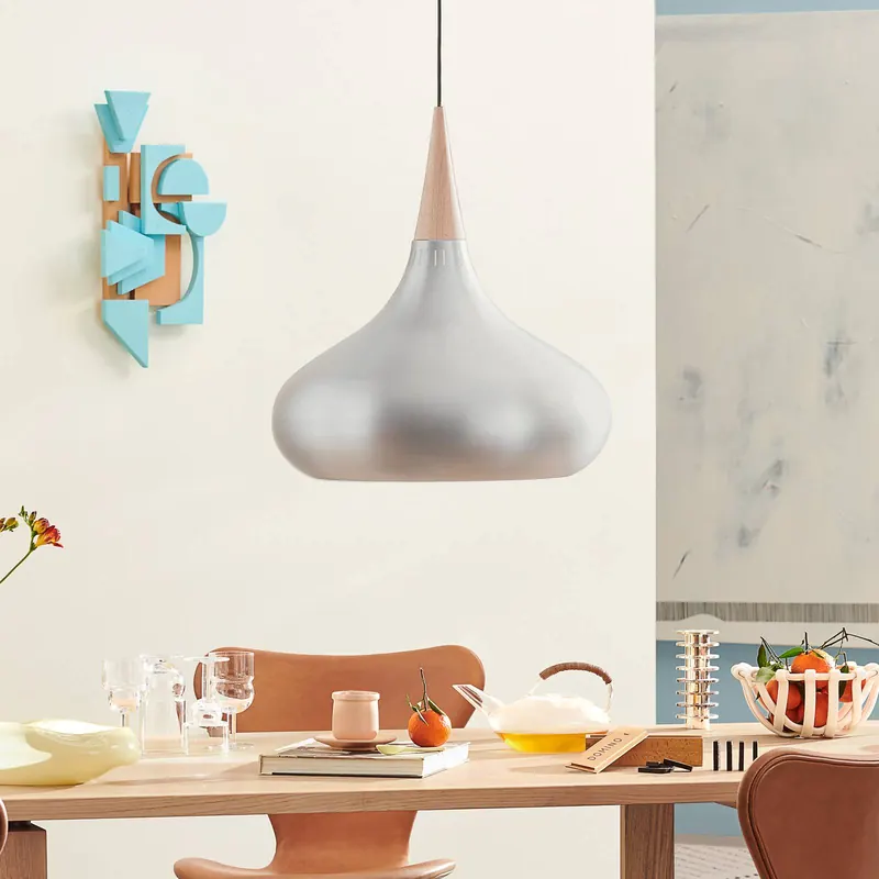 FRITZ HANSEN Orient P3 lampa wisząca aluminium/dąb Ø 50 cm