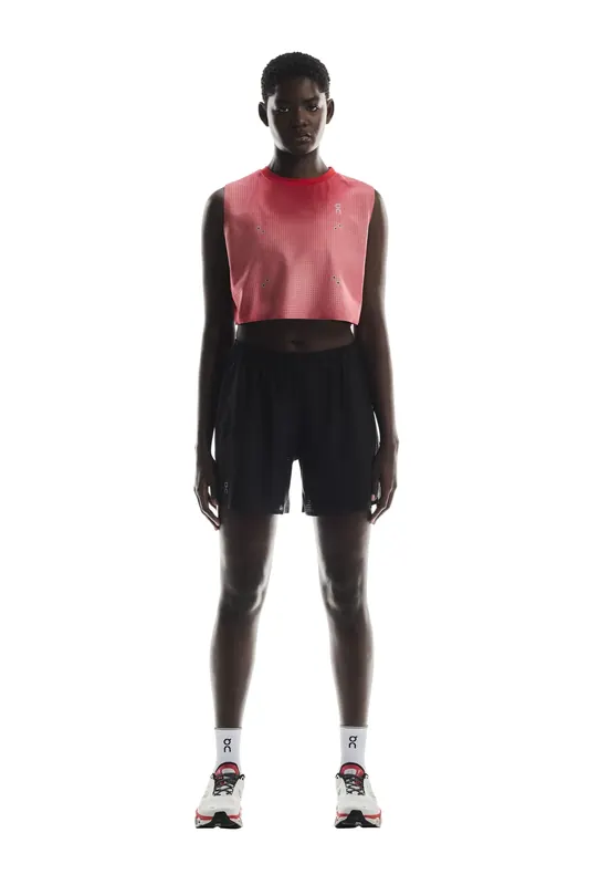 On Pace Mesh Shorts 1 W Black Black Maat: M | Korte Broeken Outlet | Dames | Zwart
