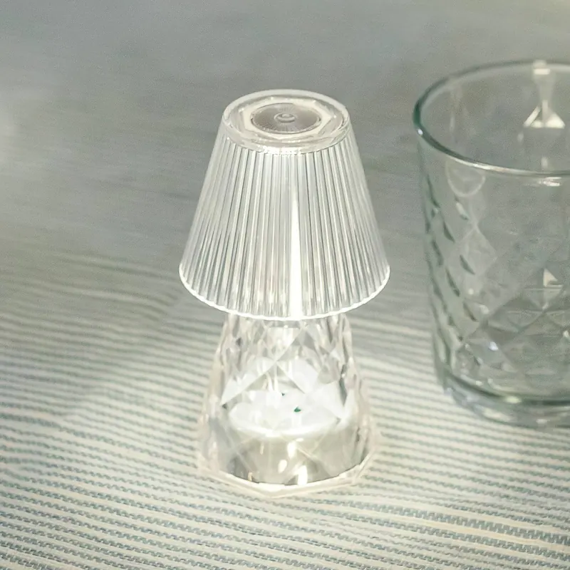 Lampa stołowa LED Newgarden Lola 12 lux, bateria, przezroczysta