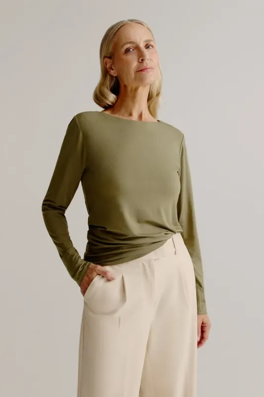 Josephine & Co Aline T-shirt Solid Moss Green Maat: S | Longsleeves Outlet | Dames | Groen