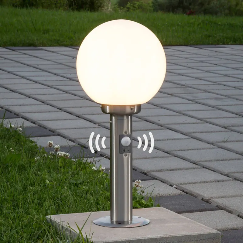 Lampa cokołowa Lindby Vedran, 45 cm, stal nierdzewna, czujnik