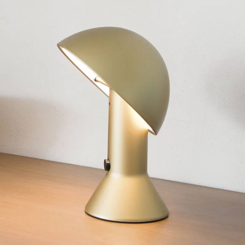 Martinelli Luce Elmetto – lampa stołowa, złota