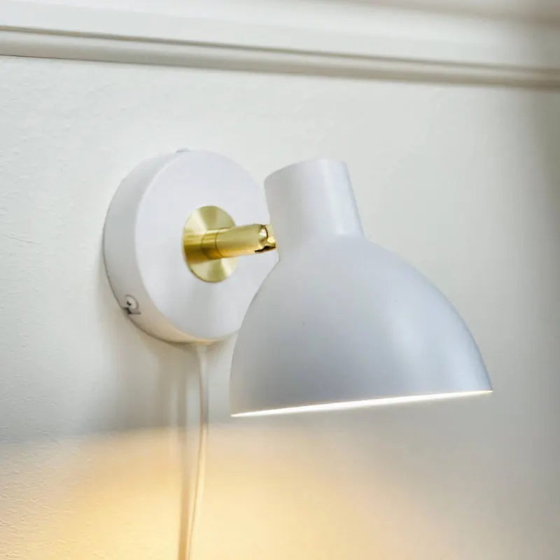 Lampa ścienna Dyberg Larsen Lilje, biała, Ø 16 cm, metal