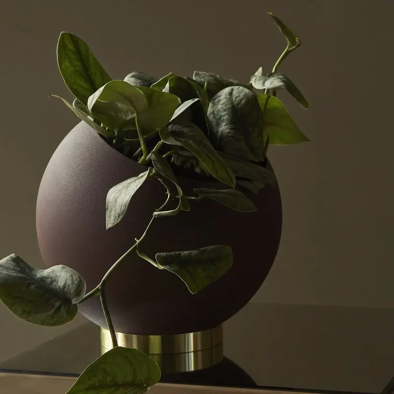 AYTM Doniczka Globe, Ø 30 cm, czarna, aluminium, stal