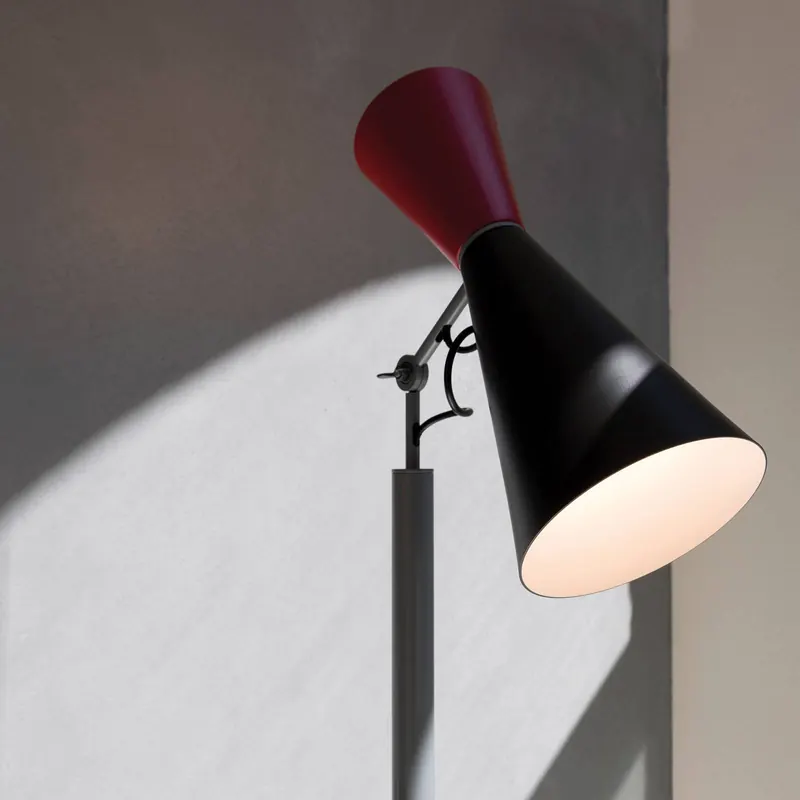 Lampa stojąca Nemo Parliament, czarny/czerwony