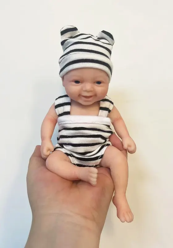 7-calowa Mikro Lalka Niemowlęca z Silikonu na Całe Ciało "Noah" Realistyczna Mini Lalka Reborn Niespodzianka Dziecko Antystresowe