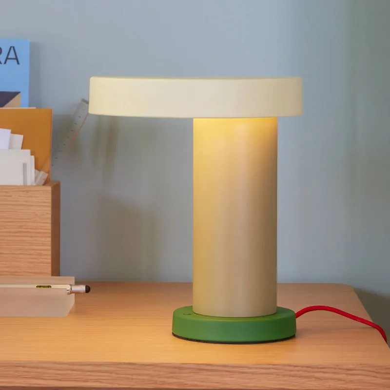 Lampa stołowa LED Hübsch Magic, ochra/piasek/zielony, żelazo