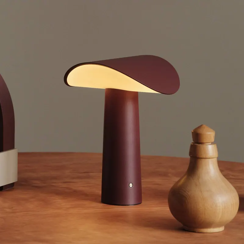 GEJST lampa stołowa LED Lium, bordowa, 2700 K, USB