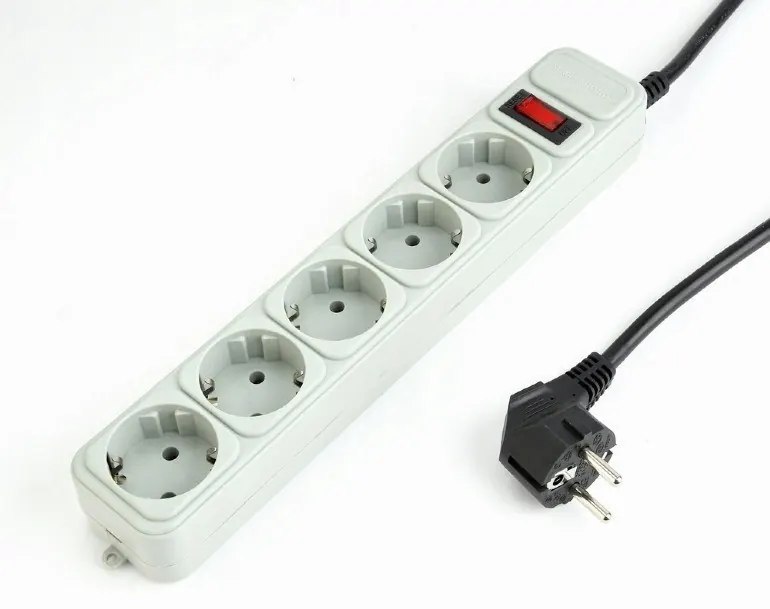 Gembird SPG3-B-6C Pure Power listwa przeciwprzepięciowa Złącze wyjściow