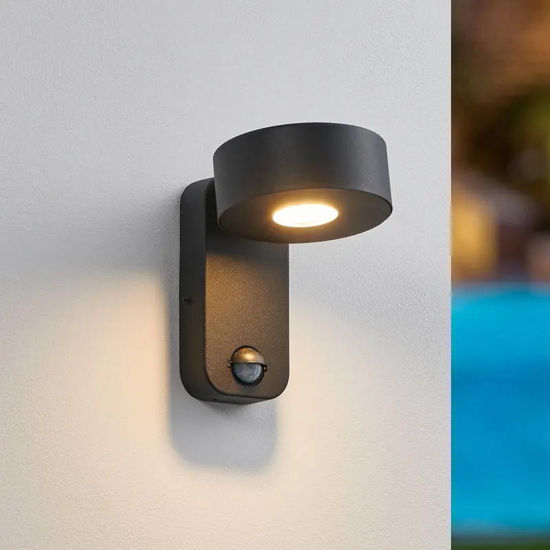 Kinkiet zewnętrzny LED Palosco, czarna, wysokość 17 cm, metalowa, z czujnikiem