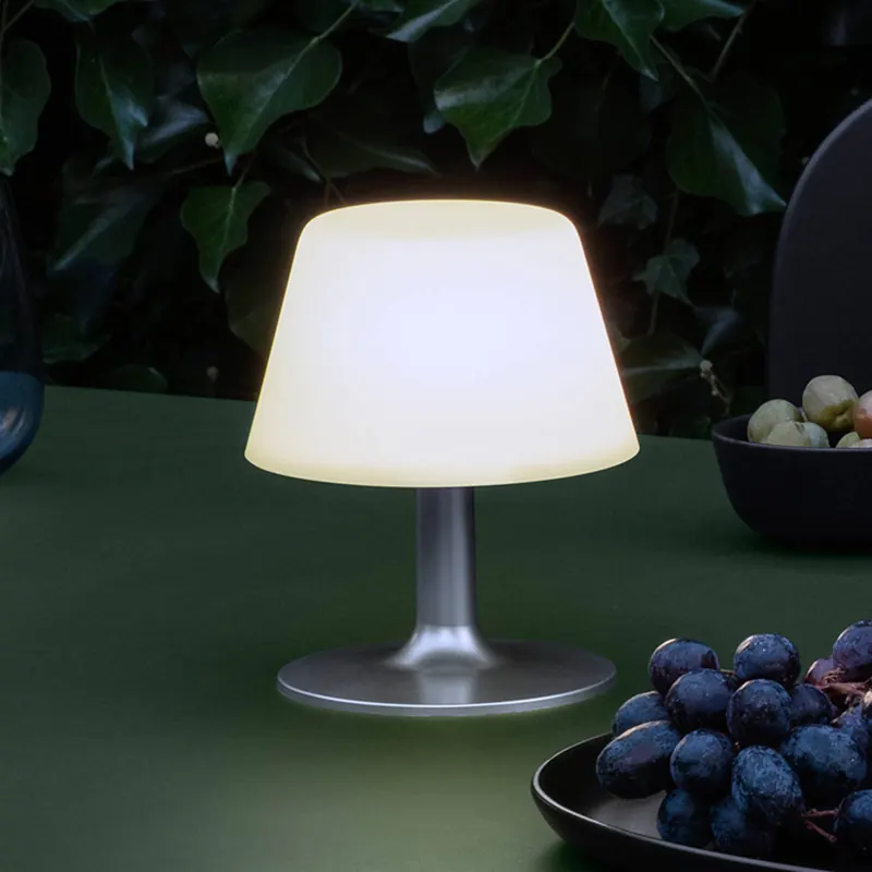 Eva Solo SunLight lampa stołowa LED opal 16cm