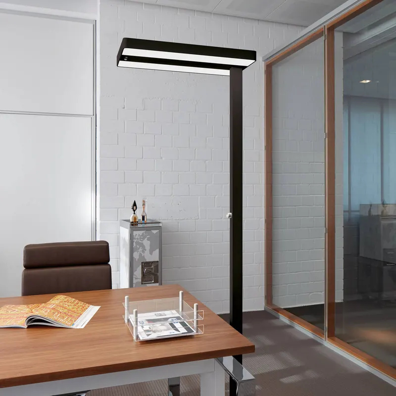 Lampa stojąca LED z czujnikiem MAULjuvis, czarna, ściemniana podstawa 196 cm