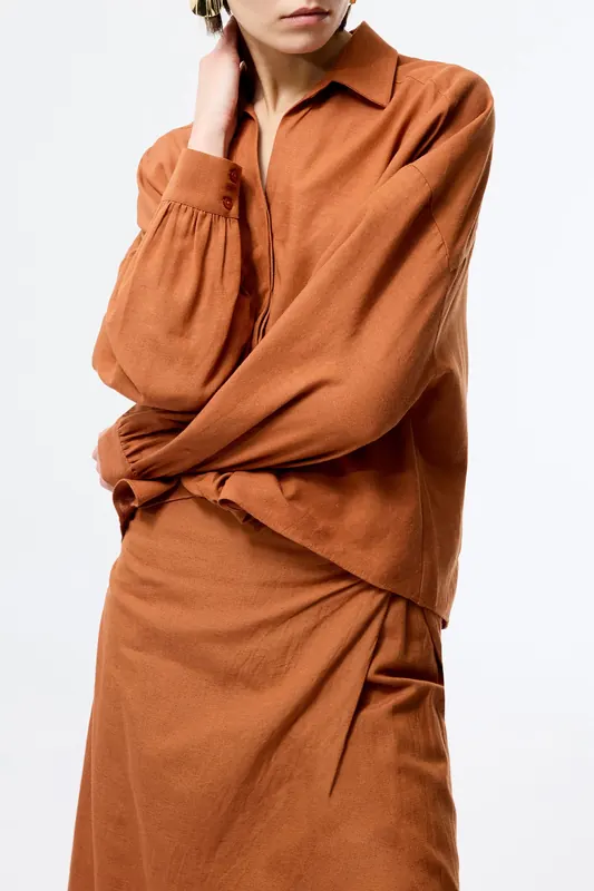 French Connection Ariette Lin Blendls Tuck Shirt Coffee Brown Maat: 6 | Longsleeves Outlet | Dames | Bruin