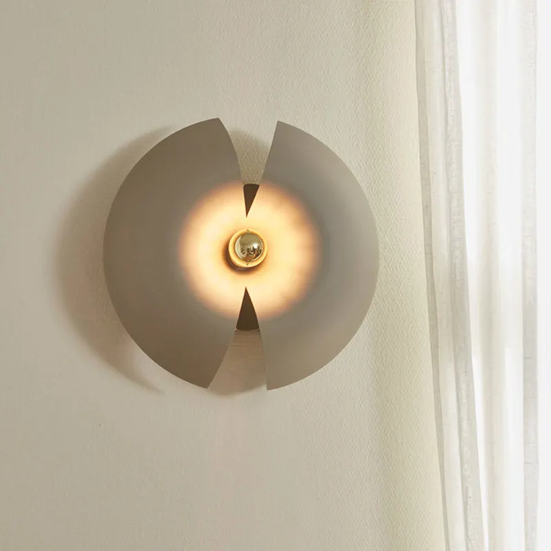 AYTM Kinkiet Cycnus, taupe, Ø 30 cm, wtyczka, aluminium, E27