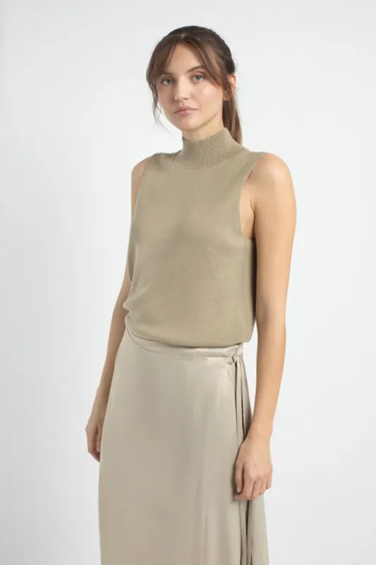 Josephine & Co Joop Singlet Light Olive Maat: M | Truien Outlet | Dames | Beige