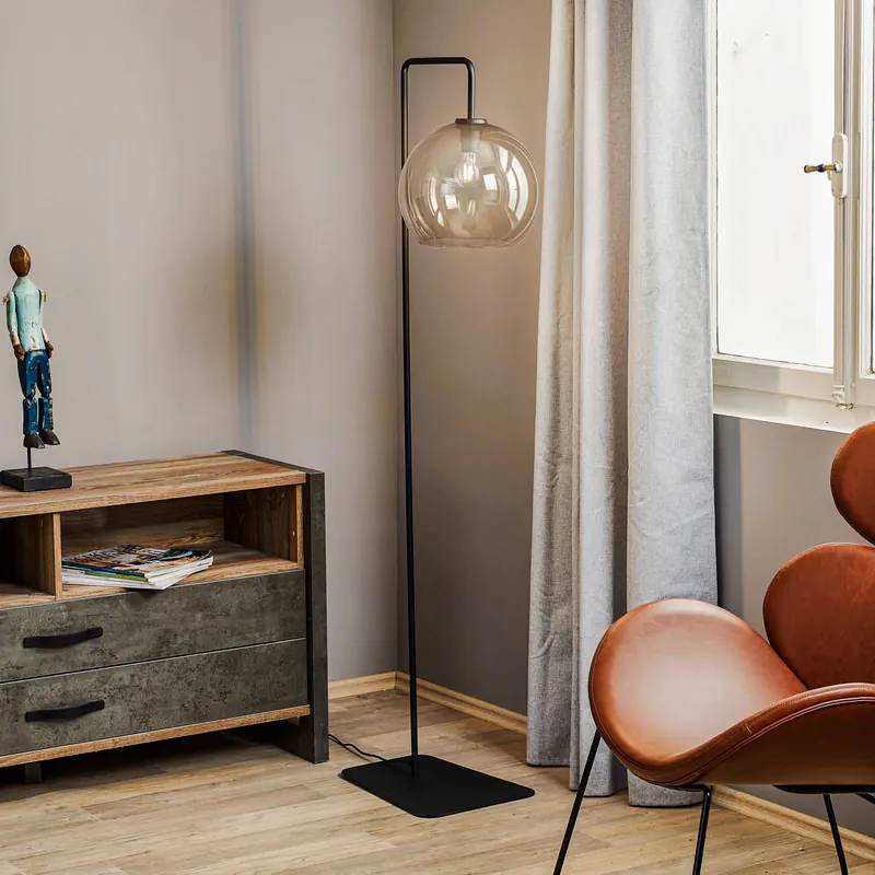 Lampa stojąca Monaco z kloszem w kształcie szklanej kuli