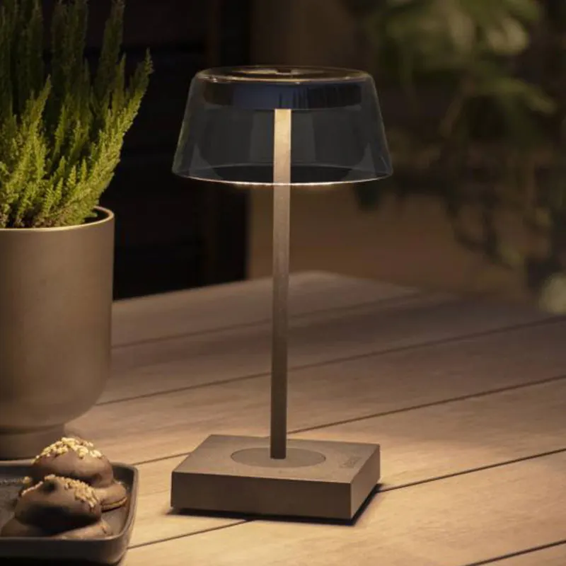 Lampa stołowa LED Scilla z USB, czarna