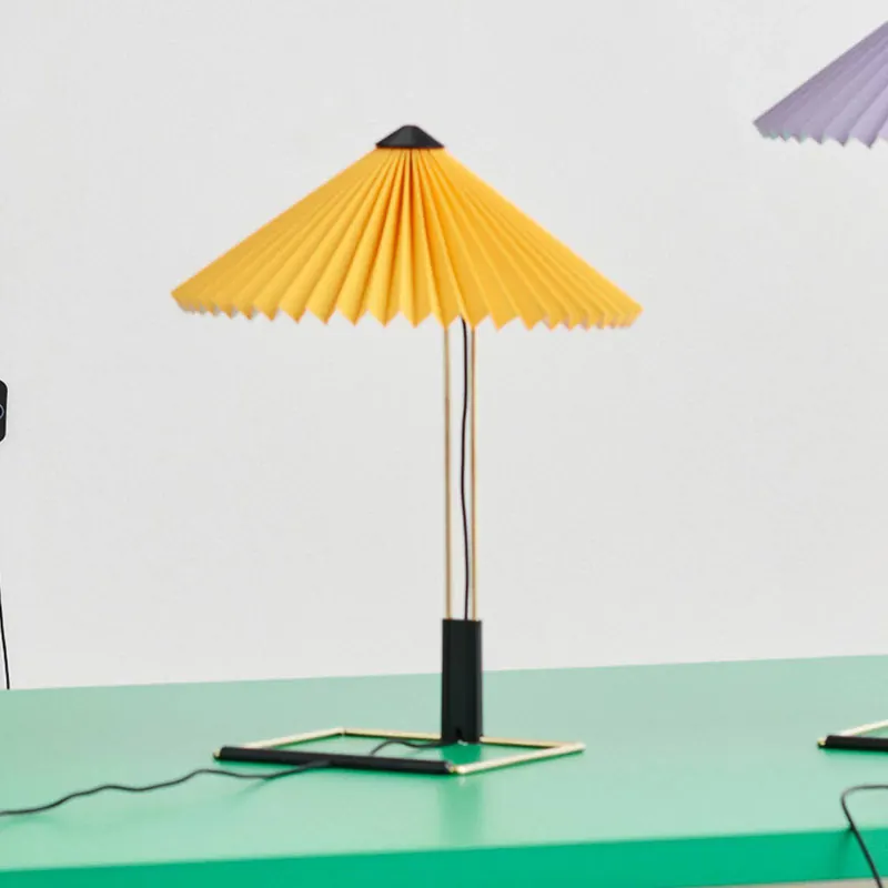 Lampa stołowa LED HAY Matin, żółta/mosiężna, wysokość 38 cm