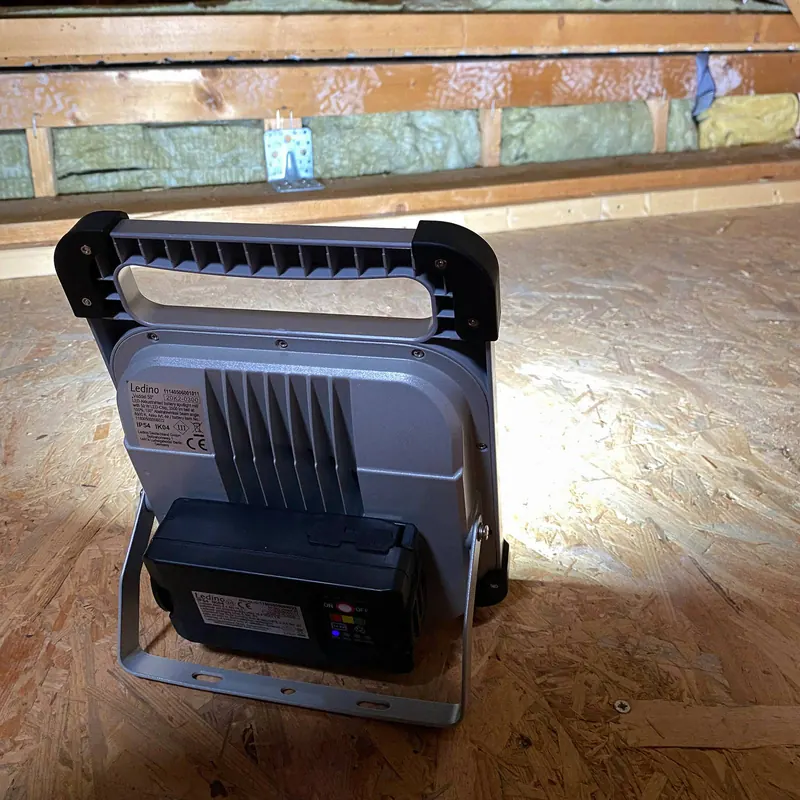 Reflektor akumulatorowy LED Veddel 50 W + 3W światło dodatkowe